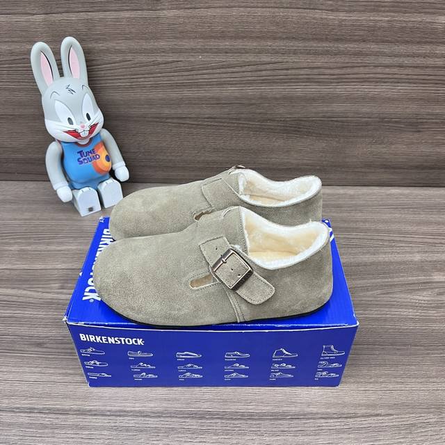 顶级版本Birkenstock 绒里 圆头搭扣 休闲单鞋情侣款！面料皮毛一体 大底环保橡木合成大底。 包装:全套得物配件加毒盒包装！ 码数:35-46码 正码