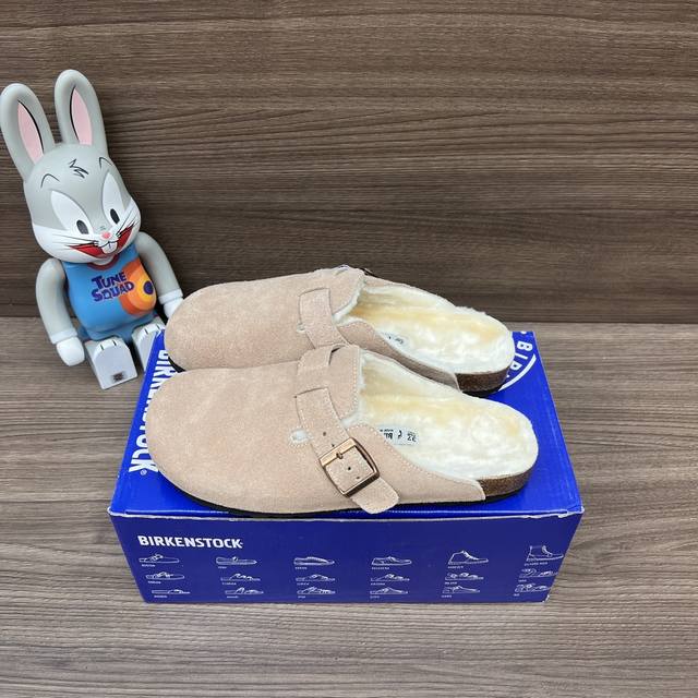 顶级版本Birkenstock Boston Suede Shearling 波士顿系列 低帮牛皮绒面革毛里复古软木底包头半拖情侣款！ 包装:全套得物配件加毒盒