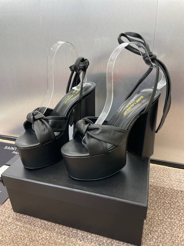 工厂P价P Saint Laurent 圣罗兰 2025春夏新款防水台恨天高绑带气场高跟女鞋 Ysl粗跟圆头露趾蝴蝶结凉鞋 材质:进口混种羊皮 羊猄皮+水染羊皮