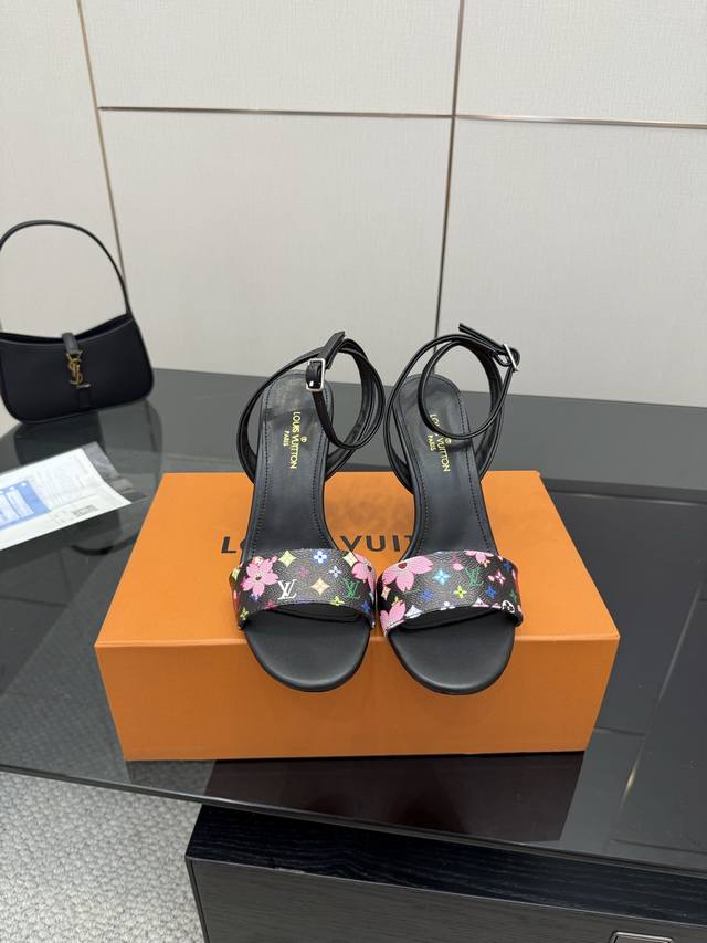 Louis Vuitton 路易威登 专柜 最新款 顶级版本 Lv 内里牛皮材料真实！ 原版1:1材料复制！ 摩登与休闲集为一体！释放出女王般的强势气场 瞬间俘
