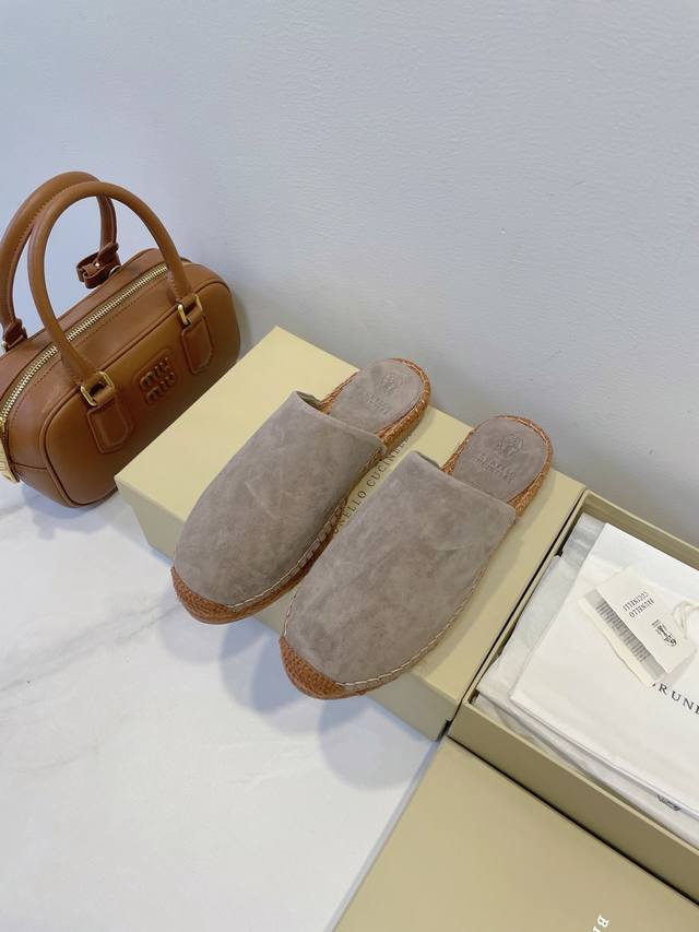 Brunello Cucinelli Bc 极简低调设计，得天独厚意大利传统手工艺，精细化裁剪，极其奢华！ Bc水洗麂皮渔夫鞋，气质百搭款，重回演绎休闲时尚品位