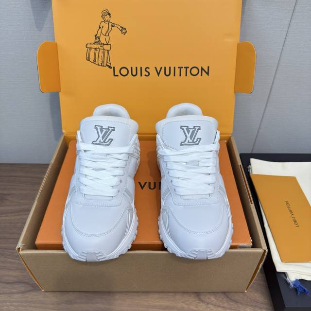 L0Uis Vuitt0N Runaway Maxi 系列胖丁面包鞋 高版本 情侣鞋 黑白配色的胖丁 这个胖胖呼呼的好可爱 这个鞋上脚非常舒服 应该是目前男款能