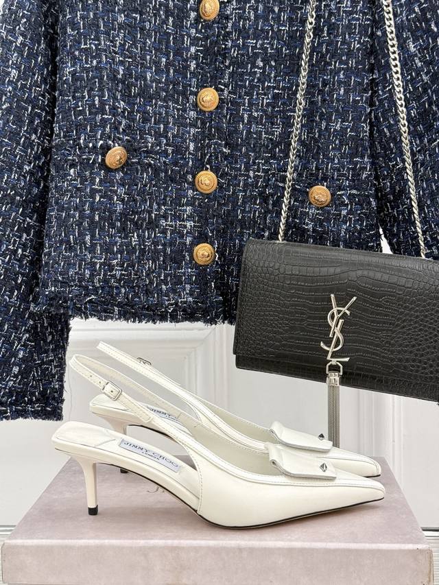 厂价 Jimmy Choo｜吉米周25Wf早春新品 高跟后空凉鞋 我们家Jc一如既往品质优越 低调不失华丽 性感又不显张扬说的就是这款 上脚太好看了 鞋型是大家