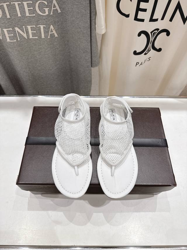 高版本出厂 独家新品 Alaia 阿莱亚25Ss 走秀新款网面夹脚平底鞋芭蕾舞鞋 最近超火的一款平底鞋 章小蕙同款 甜酷芭蕾风 人气超高的一款芭蕾舞鞋，浪漫又迷