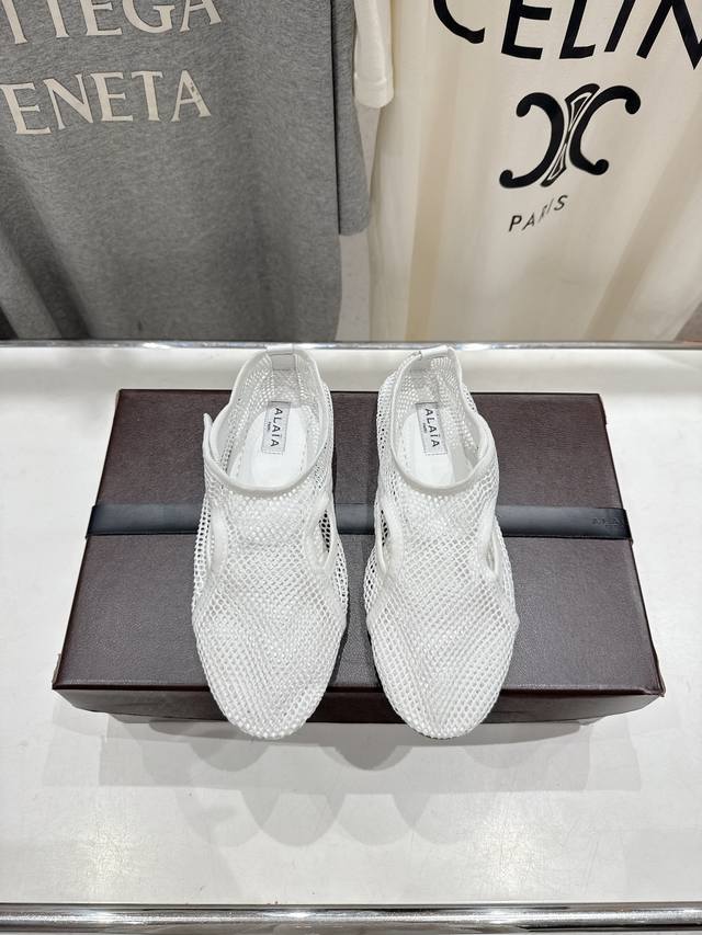 高版本出厂 独家新品 Alaia 阿莱亚25Ss 走秀款网面平底鞋芭蕾舞鞋 最近超火的一款平底鞋 章小蕙同款 甜酷芭蕾风 人气超高的一款芭蕾舞鞋，浪漫又迷人 舒