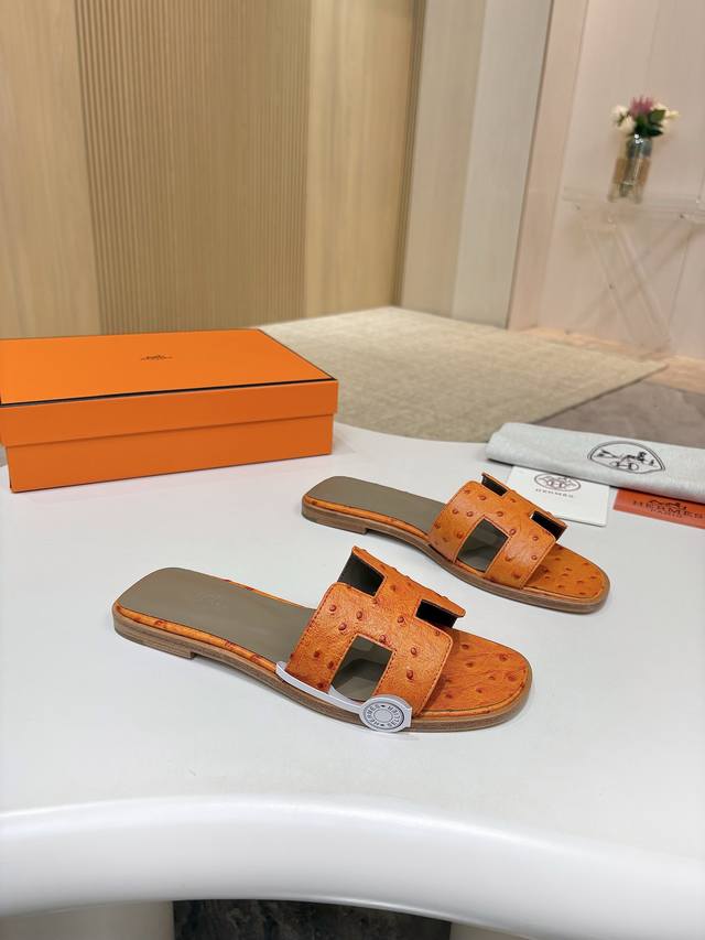 爱马仕Hermes，真皮大底 出厂价P 顶级版本！原版开发 鞋面：鸵鸟皮 内里垫脚 羊皮 大底：意大利真皮大底 码数：34-43注 34 41 42 43 码定