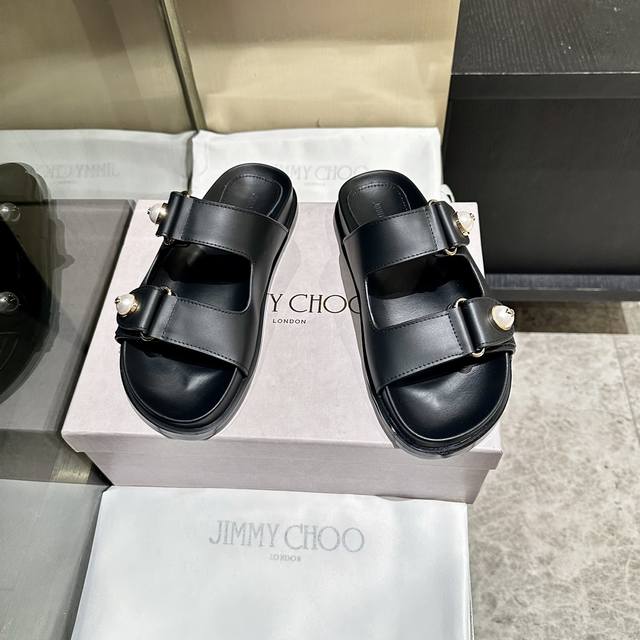 工厂P价P格 、吉米周，Jmyy Choo，沙滩凉鞋， 市场独家首发，最优不服来比 最好的颜色，打破传统审美，明星私服上脚示范 就是这么百搭 ！ 鞋面原版独家，