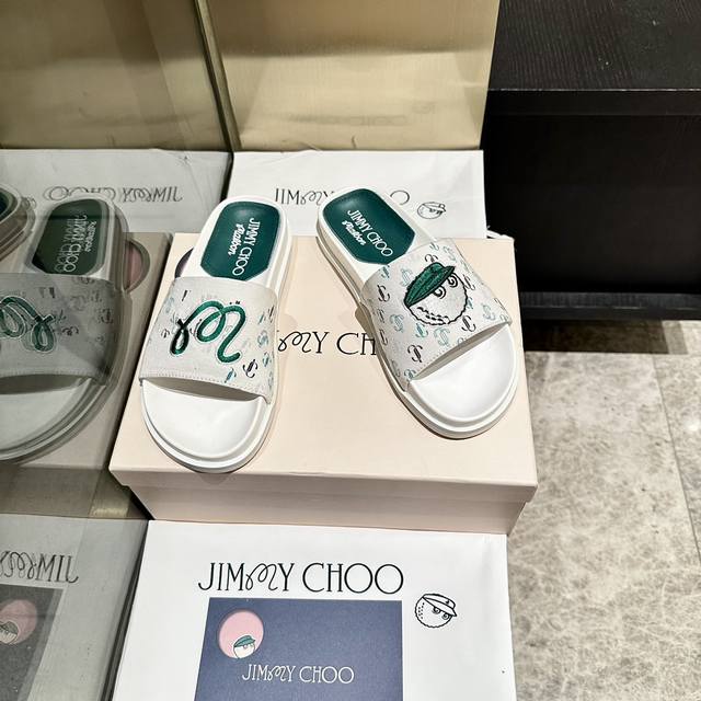 工厂P价P格 、、吉米周，Jmyy Choo，沙滩拖鞋 市场独家首发，最优不服来比 最好的颜色，打破传统审美，明星私服上脚示范 就是这么百搭 ！ 鞋面原版独家，
