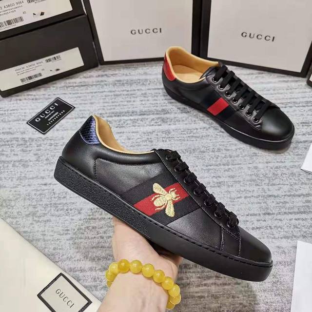 冲量价: 全新升级男女装高版本， 古奇Gucci 官网最新休闲时尚情侣鞋，爆款 版型简洁大气，情侣专属.独有的官网最新品牌元素元素古奇原版装饰，时尚又大方，面料