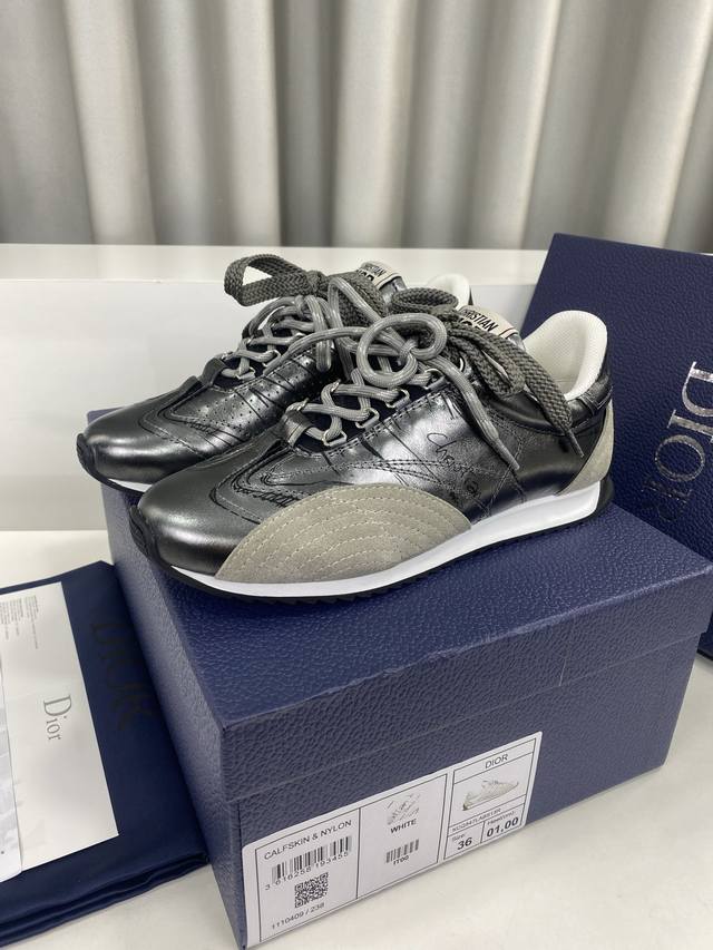 冲量价: 男10 Dior 迪奥 D-Sketch系列 涂鸦 德训鞋 休闲 运动鞋 D-Sketch 运动鞋于迪奥二零二五春夏成衣系列发布秀精彩亮相，彰显经典的