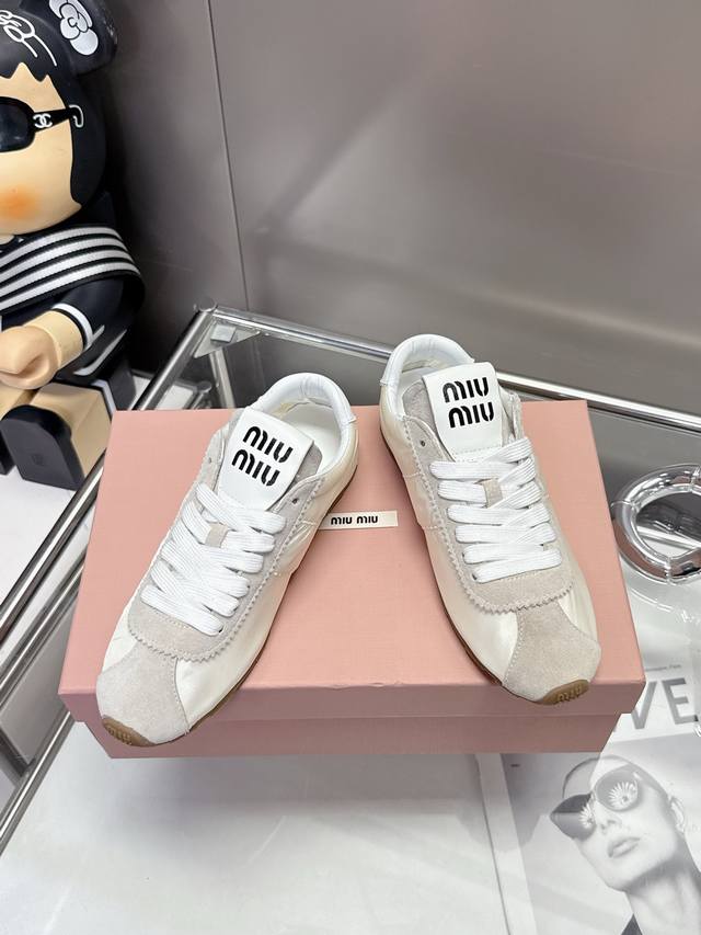 35-40 Miumiu2025 早春走秀新款阿甘德训鞋运动鞋， 巨巨巨好穿的德训鞋，缪缪这款 ，早春走秀款德训鞋，简单很随意不羁 复古颜值满分 又能体现单宁美