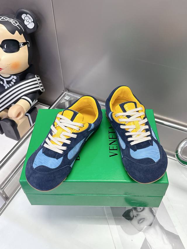 Bottega Veneta｜Bv葆蝶家 25Ss新款 阿甘鞋 德训运动鞋。 Sneaker科技尼龙和绒面打造，灵感来自复古球鞋，全新演绎经典运动鞋，轻便、舒适