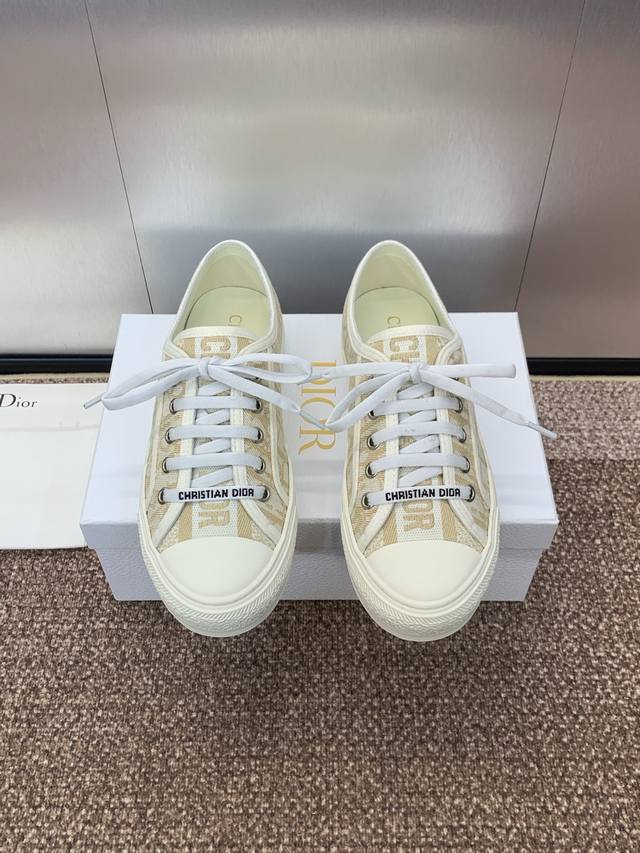Dio*20Fw 春夏单品 三对原版购入接近两万Rmb开发 档口有Z可以自己对比细节 市场顶级品质 国外专柜爆款在专柜买也要排单 大牌明星网红大咖的都在秀 原版