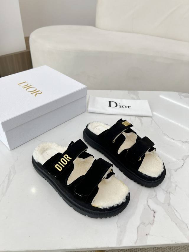 Dior拖鞋爆款，多个色可选，国内第一双原版巴黎人肉带回一比一开模..全网正确版本最快出货各个部位都是正品开模，拒绝看图做货，市场目前唯一正确版本，鞋面牛京皮，