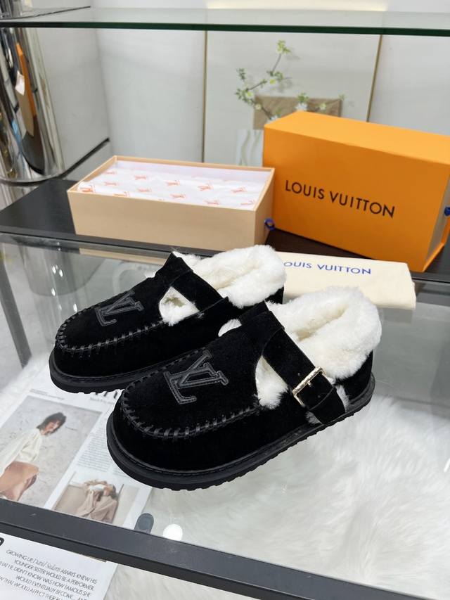 Louis Vuitton路易威登 秋冬新款羊毛鞋火爆上市，1:1高级定制，秒杀一切仿品，原版开模Logo装饰，既时尚又美观，面料:进口丝光牛京，内里领口羊毛，