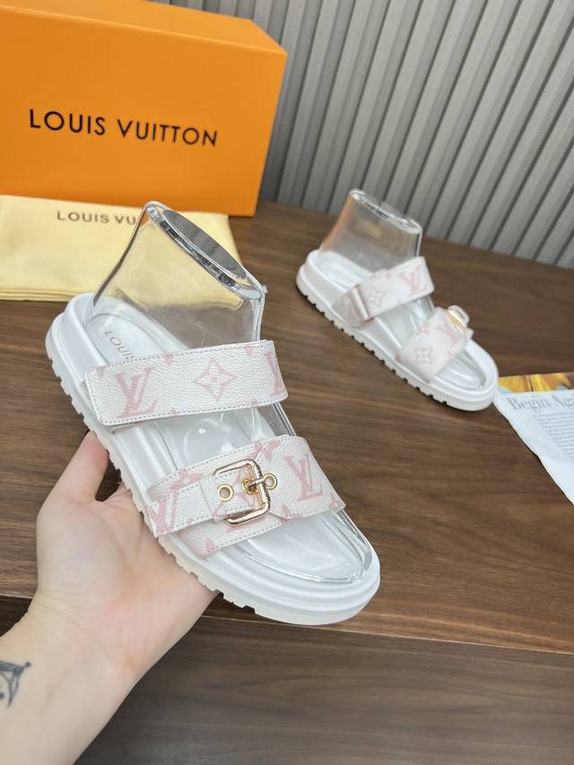Louis Vuitton路易威登多色可选新款拖鞋火爆上市，1:1高级定制，秒杀一切仿品，原版开模Logo装饰，既时尚又美观，面料:小牛皮，内里羊皮，精美原版鞋