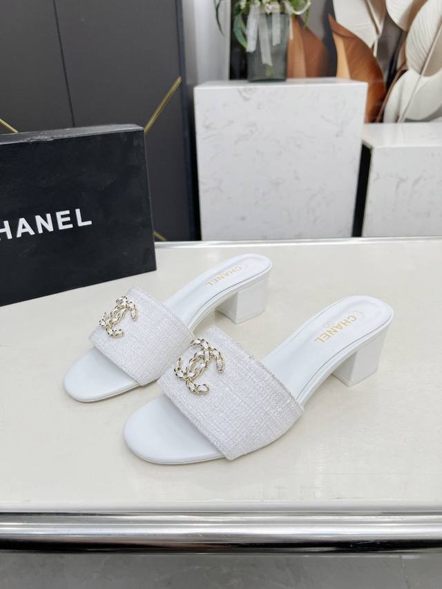 Chanel 香奈儿 2025新款 拖鞋 官网专柜，面料羊皮、内里绵羊皮，垫脚山羊皮 码数：35-42 出厂价P 真皮底30