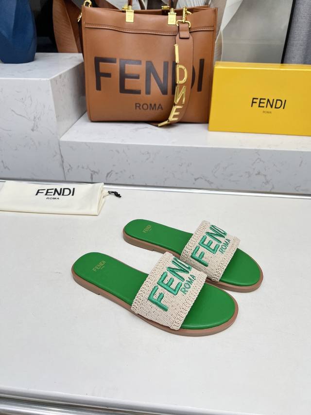 最新夏季爆款Fendi芬迪凉鞋，专柜原装正版 面料：内里头层羊皮 P价：橡胶底 真皮底40 码数：35-44