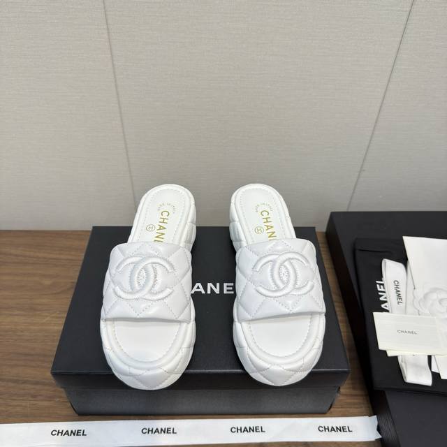 Chanel 25S 最新 坡跟 厚底拖鞋 凉拖 Ins&小红书巨多网红上身！上脚超性感！真的太美了！高级穿着又仙女简约时髦又有设计感 而且都非常非常好穿实用又