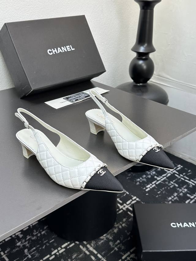Chanel~~香奈儿小香风2025新款低跟拼接女鞋尖头链条后空凉鞋，经典百搭，T台秀种草款，小红书达人打卡款，超级受棒的一款中跟凉鞋 玛丽珍复古风真的是好看又