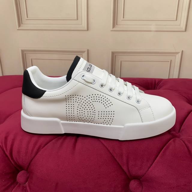 男+50 高端版本 高质量 品牌大底Dolce & Gabbana 2025新款 顶级版本 高端质量 磁铁盒包装 独家精工定制上市 后跟立体品牌字母工艺点缀绝美