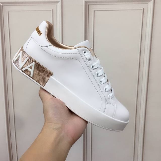 高端版本 高质量 品牌大底Dolce & Gabbana 2025新款 顶级版本 高端质量 磁铁盒包装 独家精工定制上市 后跟立体品牌字母工艺点缀绝美奢华闪耀
