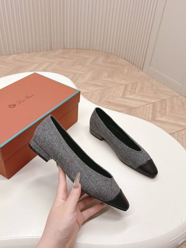 出 Loropiana 25Ss 新款 针织尖头单鞋乐福皮鞋 Lp一直是以好穿舒适为主的设计风格 这几年老钱风穿搭超级 这款乐福鞋也不例外 简约的设计理念搭配品