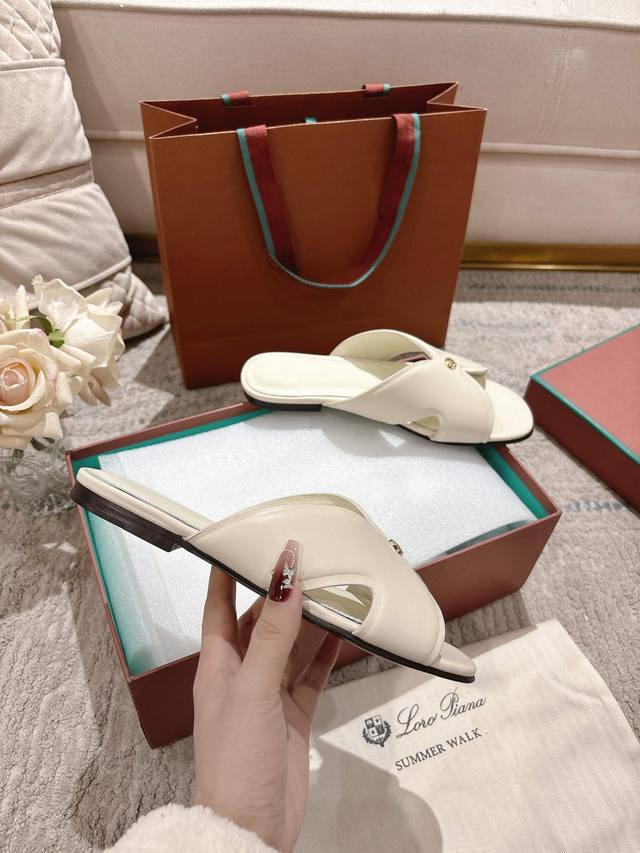 高版本 主打5色 出厂 2025官网 Lp新品发售Loro Piana 官网同款同款拖鞋｜采用 Wish 牛皮面料制作｜鞋面采用优质头层牛皮｜垫脚，垫脚羊皮，全
