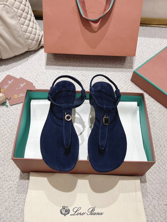 高版本 主打6色 出厂 2025官网 Lp新品发售Loro Piana 官网同款同款拖鞋｜采用 Wish 羊京面料制作｜鞋面采用优质特级羊绒｜垫脚羊绒，垫脚丝绸