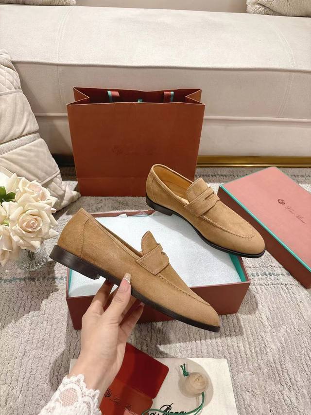 高版本 主打八色 深棕色色羊京 出厂男款 女款 新品发售，男女同款｜采用 Wish 羊京面料制作｜鞋面采用独特针织面料制作工艺｜内里进口水染牛里，垫脚水染牛里，