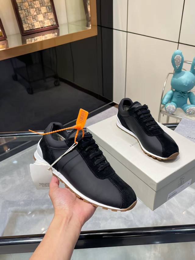 布鲁内洛 库奇内利新款，出厂价Pp 拼接运动鞋 黑色，高丝光牛绒拼接丝绸小牛皮 ，丝绸小牛皮内裡 橡胶平底 高弹乳胶鞋垫配小牛皮垫脚 标志性Monili链饰细节