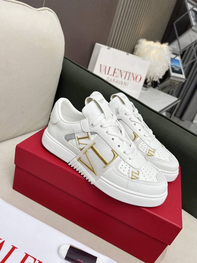 Valentino华伦天奴专柜同步电绣织带 Valentino张艺兴同款 彩色款出货，满满的春夏气息 市面最高版！最高端版 购买原版1比1复刻 进口摔纹牛皮 牛