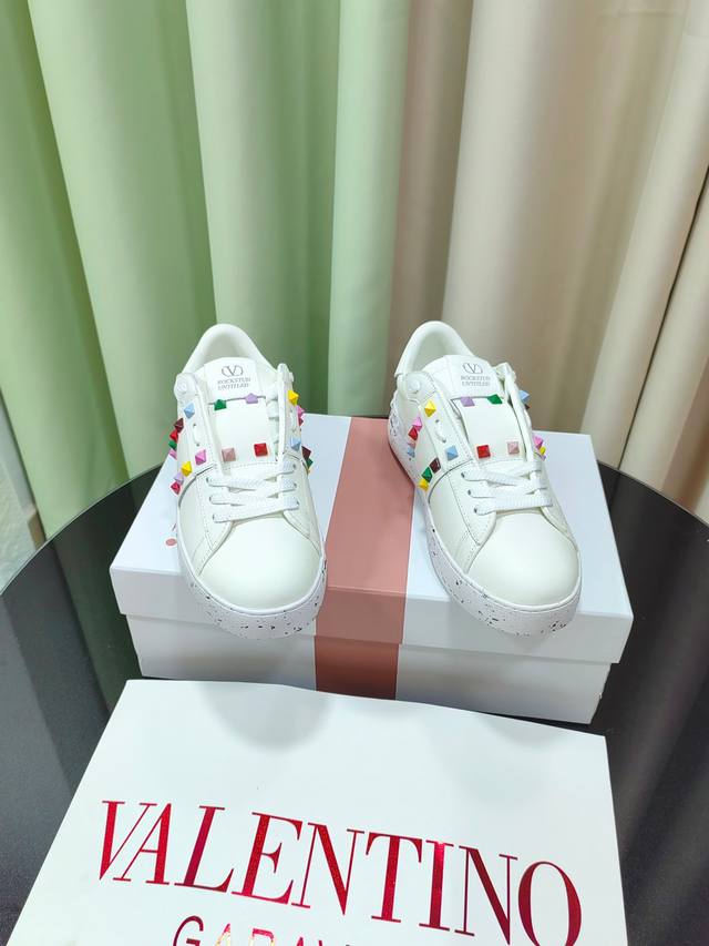 出厂价Pp女码 男+50顶级版本 Valentino 华伦天奴运动鞋21Ss新款字母板鞋小白鞋绑带运动鞋张艺兴同款铆钉系带休闲鞋运动鞋 市面最高版！所有细节与原