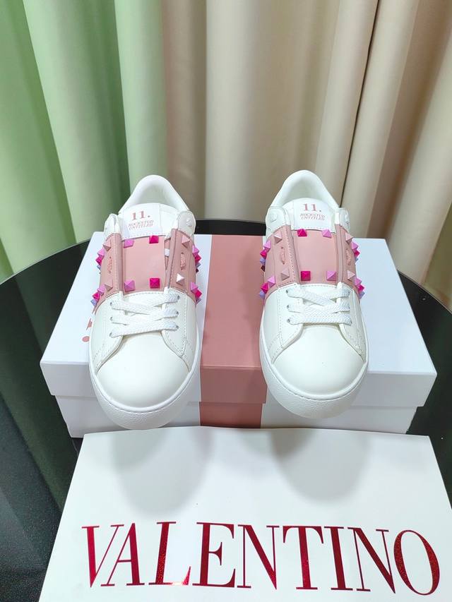 出厂价Pp女码 男+50顶级版本 Valentino 华伦天奴运动鞋21Ss新款字母板鞋小白鞋绑带运动鞋张艺兴同款铆钉系带休闲鞋运动鞋 市面最高版！所有细节与原