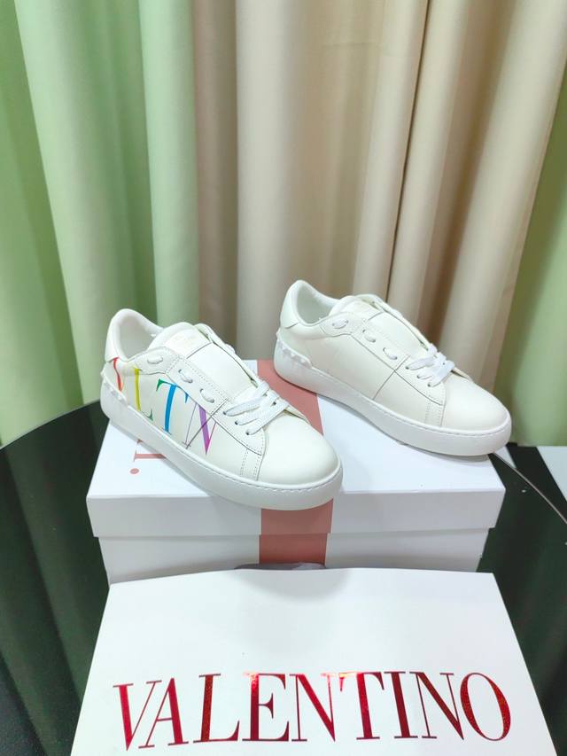 出厂价Pp女码 男+50顶级版本 Valentino 华伦天奴运动鞋21Ss新款字母板鞋小白鞋绑带运动鞋张艺兴同款铆钉系带休闲鞋运动鞋 市面最高版！所有细节与原