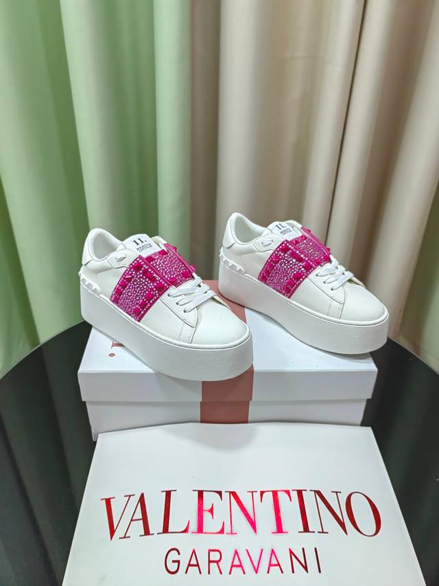 出厂价Pp女码 男+50顶级版本 Valentino 华伦天奴运动鞋21Ss新款字母板鞋小白鞋绑带运动鞋张艺兴同款铆钉系带休闲鞋运动鞋 市面最高版！所有细节与原