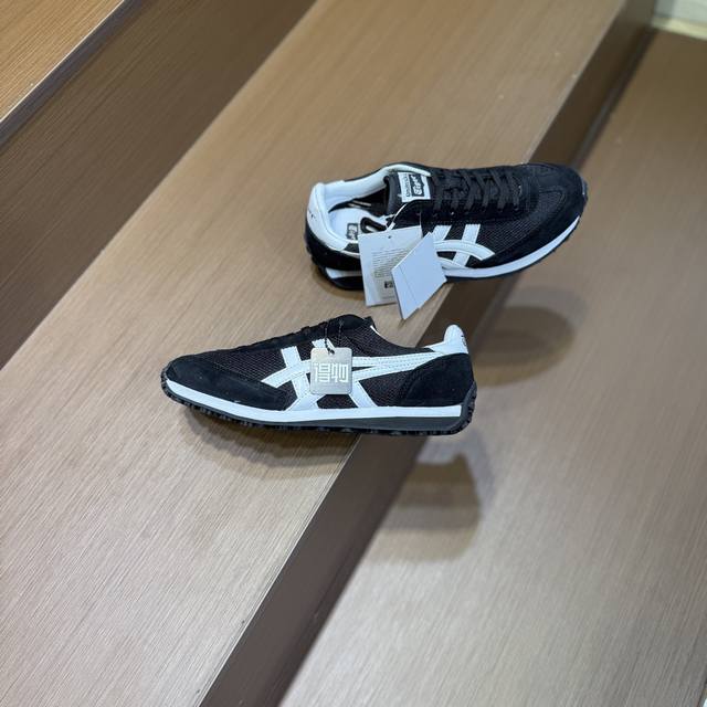 鬼冢虎Onitsuka Tiger California 78系列.超舒适缓震复合底包跟鞋.Edr 78起初于1978年开发，鞋子的特色在于前脚掌与脚踝有坚固的