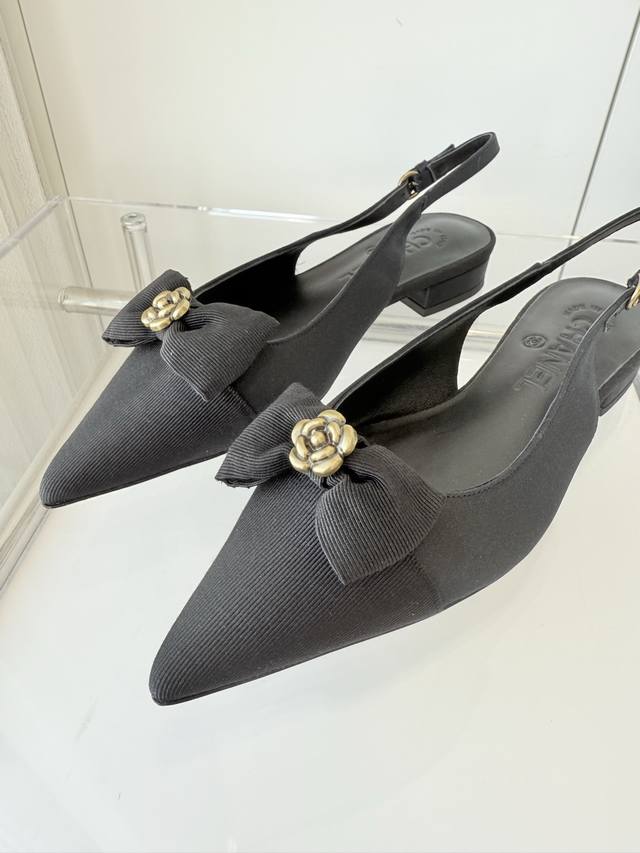 小香2025春季新品 ～～～小香新款！同原版1：1复制！非市场普通版本。 面料：真丝 内里：羊皮 跟高：1.8Cm 大底：意大利皮底 码数：35-39 40定做