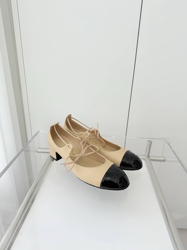 小香2025春夏新品 ～～～市场最高版～～～同原版1：1复制！非市场普通版本。 面料：羊皮 内里：羊皮 大底：意大利皮底 跟高：5Cm 码数：35-39 40、