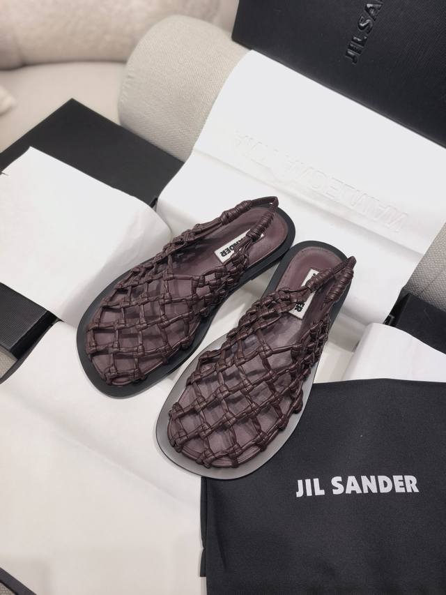 上新Jilsander .镂空真皮渔网编织拖鞋凉鞋 市面顶级原单版，Zp对比做货，所有细节都跟柜上一致：刻印Logo，鞋底材质，楦头鞋型，鞋盒包装，都是顶级版请