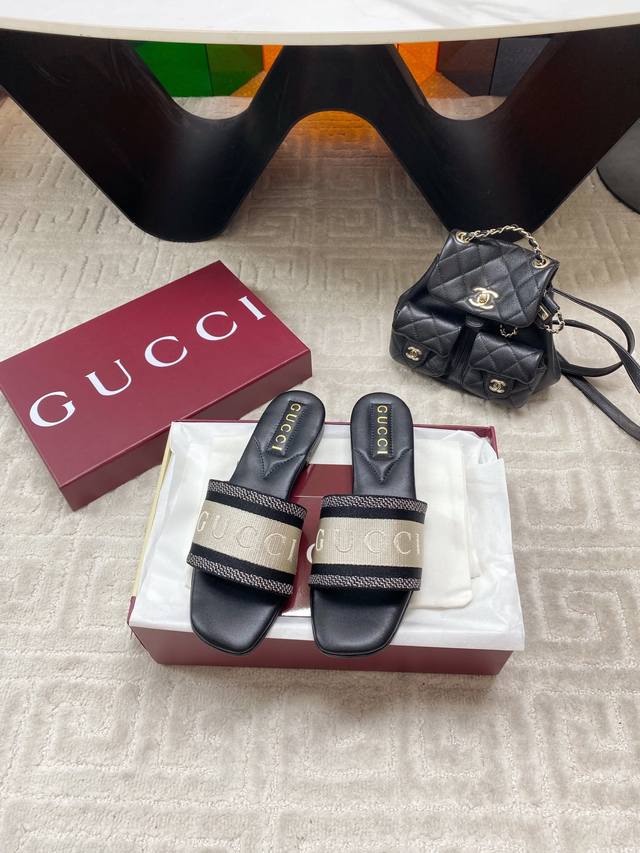 出厂 Gucci 古驰 25 G家 主打系列终于面世，狠货值得期待！原有的经典 创造新设计 Bs新款刺绣双G平底拖鞋 代购级别！高级感十足！国内外博主刷爆的一款