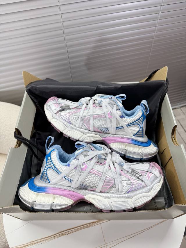 Balenciaga 巴黎世家 3Xl蜘蛛网扣子系列情侣款老爹鞋 全新升级款3Xl系列传承与经典：以标志性Balenciaga廓形抽象大底，碰撞出前卫时尚模范新