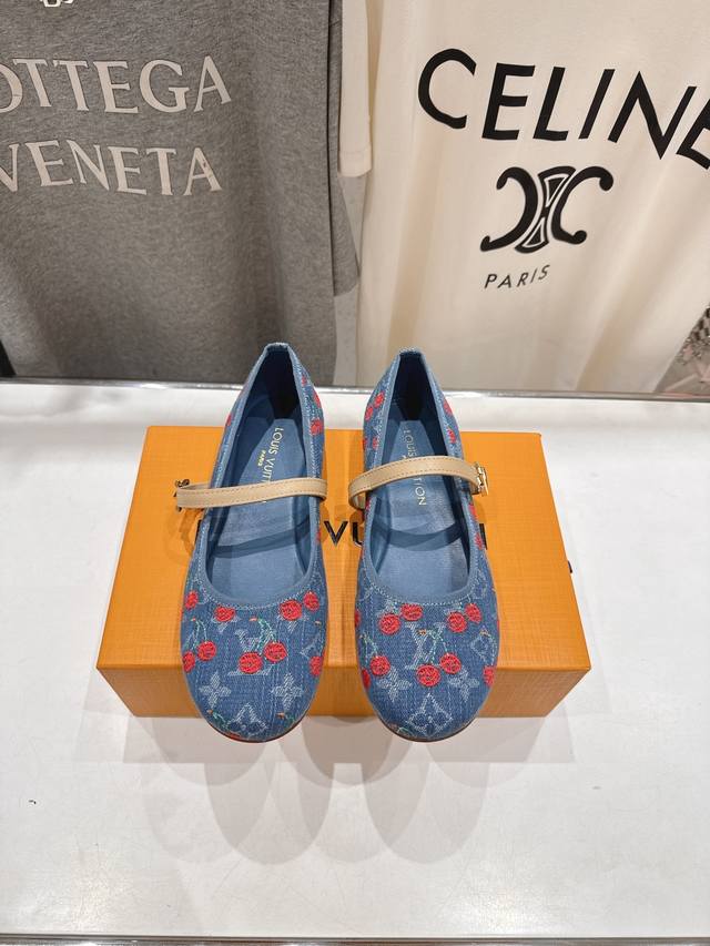 高版本出厂 Louis Vuitton Ss25 New Arrival Lv驴牌春夏系列新款平底鞋玛丽珍单鞋 简约精致，高级感满满，尽显优雅气质～上脚超好看，