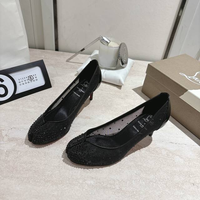 Cl X Maison Margiel* 25Ss分趾高跟 6.5公分 单鞋 Maison Margiela 与 Christian Louboutin 推出首