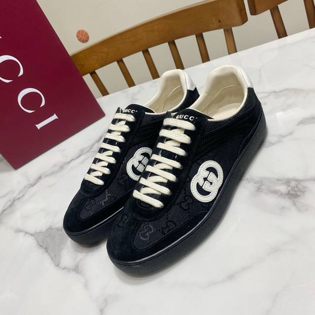 黑 男款10 Gucci 古奇 情侣款 德训鞋，拼接撞色搭配，立体层次感十足，版型秀气，上脚舒适百搭 鞋面为磨砂皮织布，内里为原版进口透气网里，注塑一体牛皮垫脚