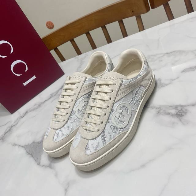 蕾丝白 男款10 Gucci 古奇 情侣款 德训鞋，拼接撞色搭配，立体层次感十足，版型秀气，上脚舒适百搭 鞋面为磨砂皮织布，内里为原版进口透气网里，注塑一体牛皮