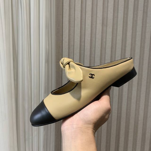 Chane*｜小香25C早春新品 双C拼色蝴蝶结半拖 鞋面采用原版定制小羊皮 内里垫脚均为羊皮 意大利A级透染真皮大底 Size：35-39 40定做不退不换