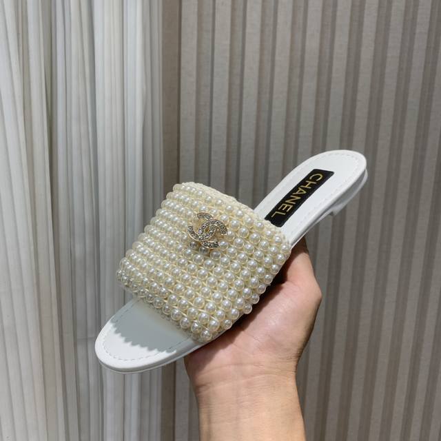 Chael 香奶奶新款编织水钻珍珠拖鞋凉鞋 一秒入夏重工极品西欧系列Chael 小香 Bling Bling超闪一字拖 今年Chnel 必入的一款编织珍珠拖鞋