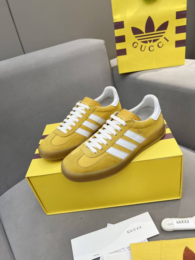 出厂价Pp 重磅联名 Adidas｜Gucci三叶草Logo与标志性三条杆为设计元素将其与独属于的Gucci 双方选择Adidas Originals经典鞋型