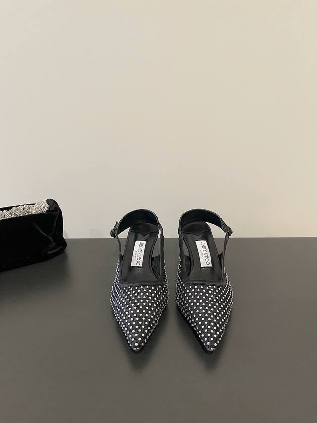 Jimmy Choo 最高品质 最新真丝烫钻 网面 单鞋 同步专柜 主打精致 舒适度休闲 甜美 无解风都轻松满足 Blingbling 迎面扑来高贵典雅的气息，